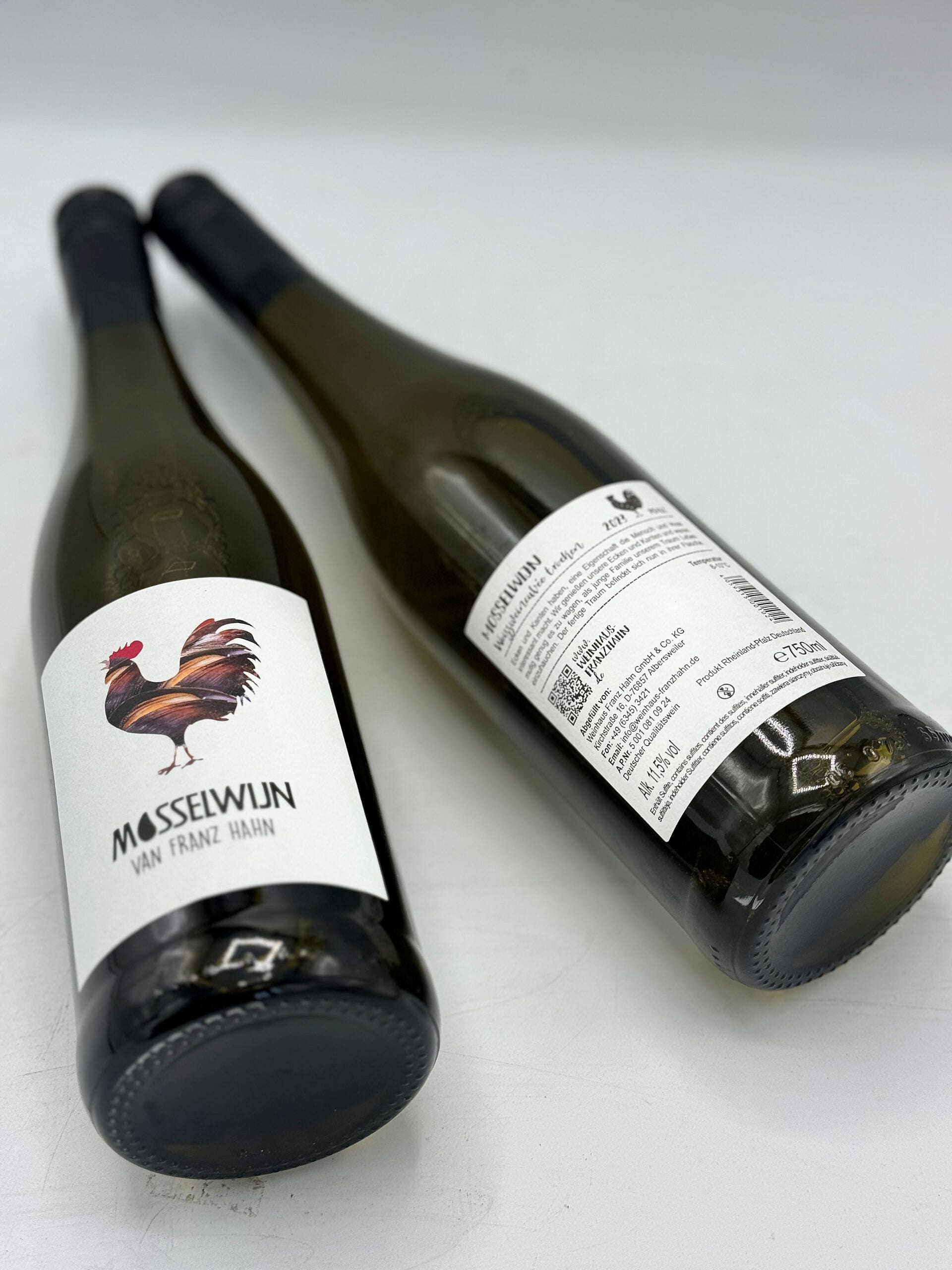 Franz Hahn Mosselwijn - mood shot - two bottles