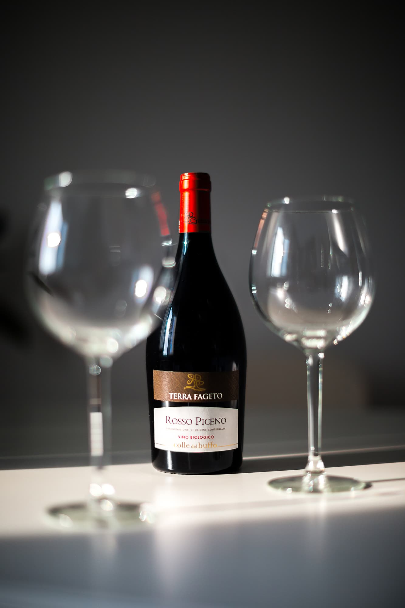 Terra Fageto Colle del Buffo Rosso Piceno DOC - mood shot with glasses